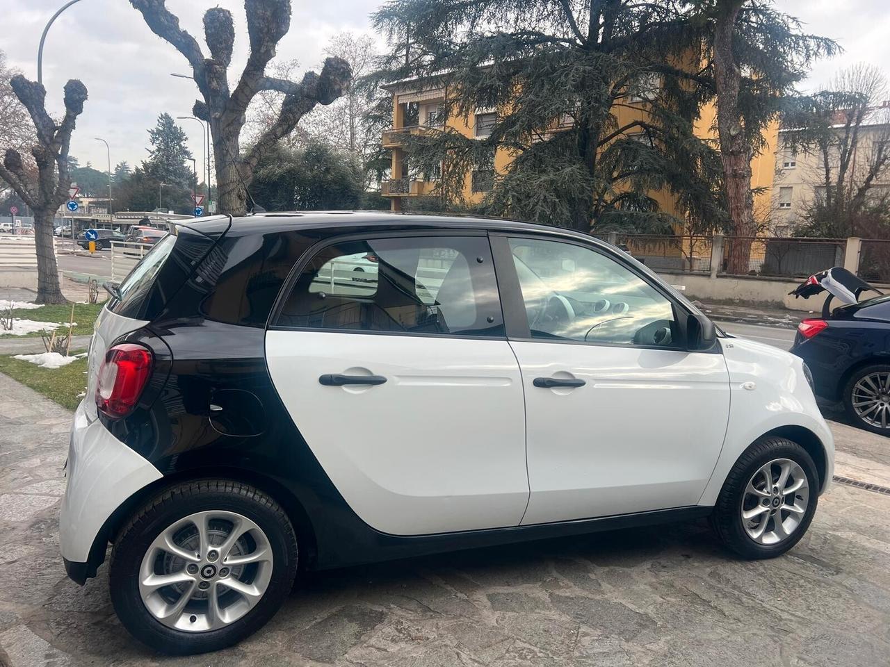 SMART FORFOUR 70 1.0 TWINAMIC PASSION AUTOM. NEOP.