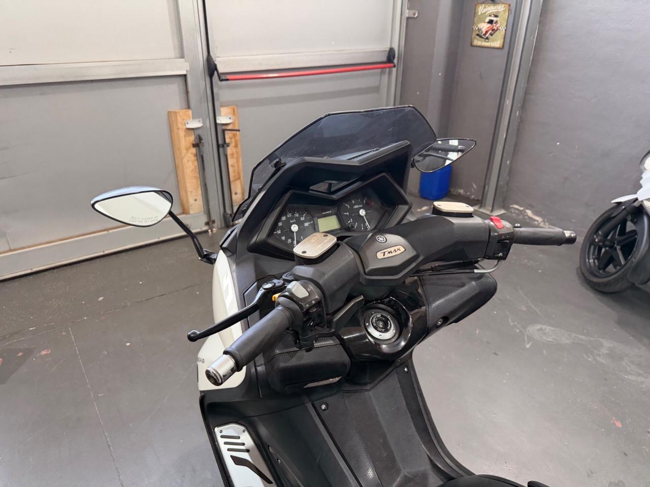 YAMAHA T MAX 530