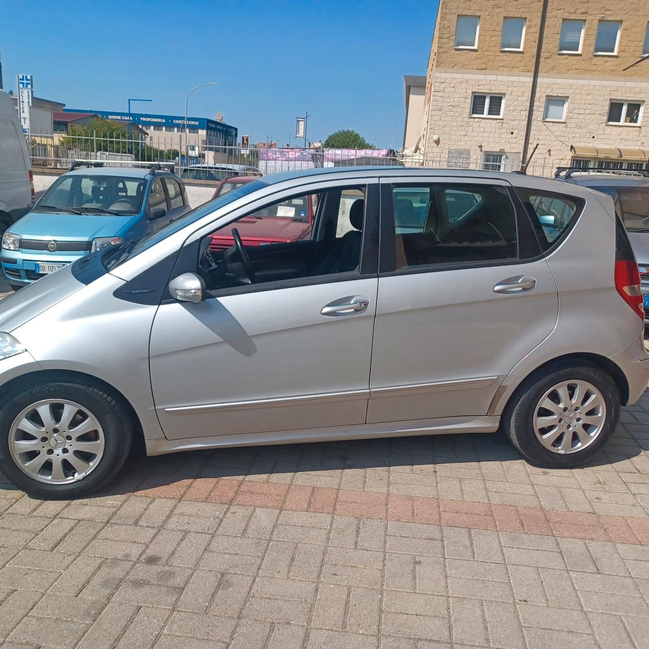 AUTOMATICA NEOPATENTATI CLASSE A 2.0TDI CON GANCIO DI TRAINO
