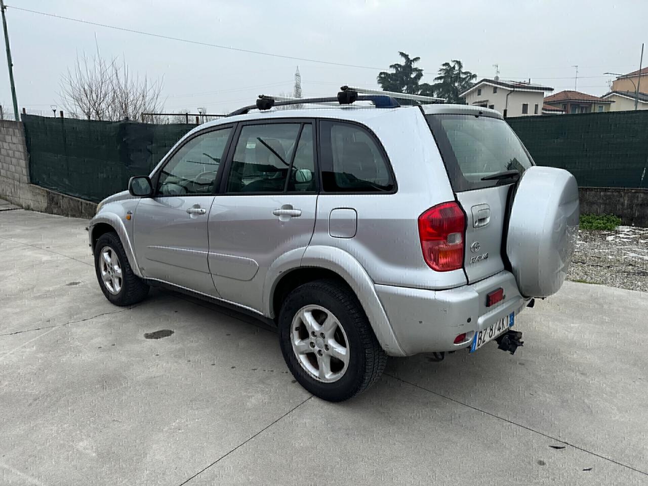 Toyota RAV 4 RAV4 2.0 Tdi D-4D cat 5 porte Sol 4x4 con gancio traino