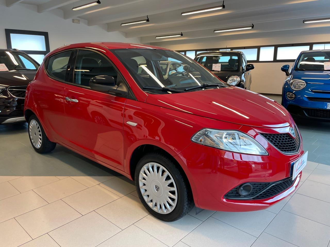 Lancia Ypsilon 1.2 69 CV 5 porte S&S Gold