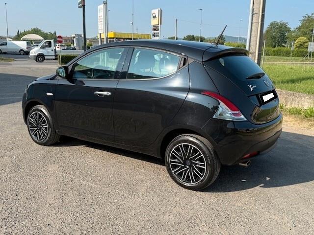 Lancia Ypsilon neopatentati 5 posti