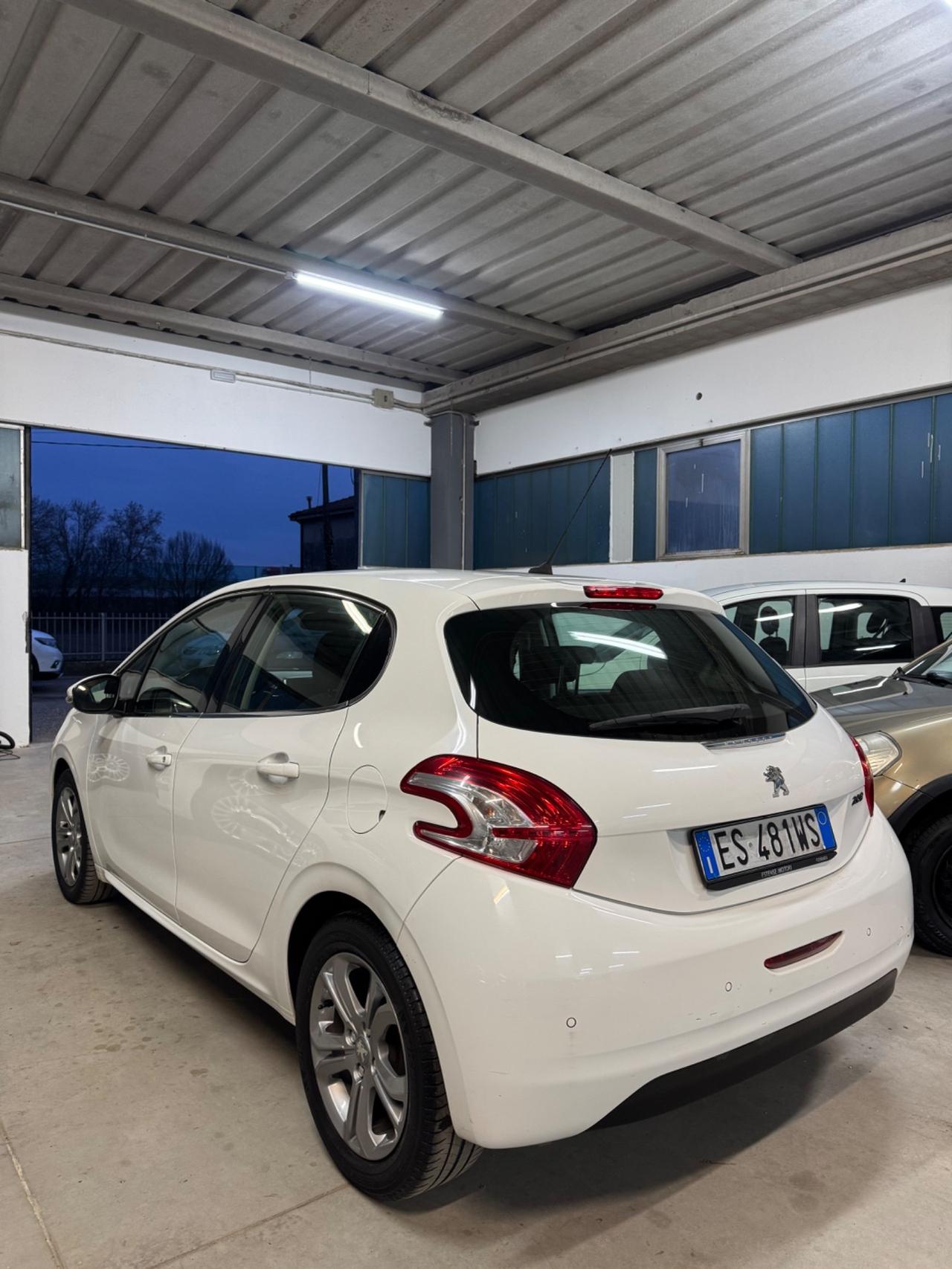 Peugeot 208 1.4 HDi 68 CV 5 porte Allure