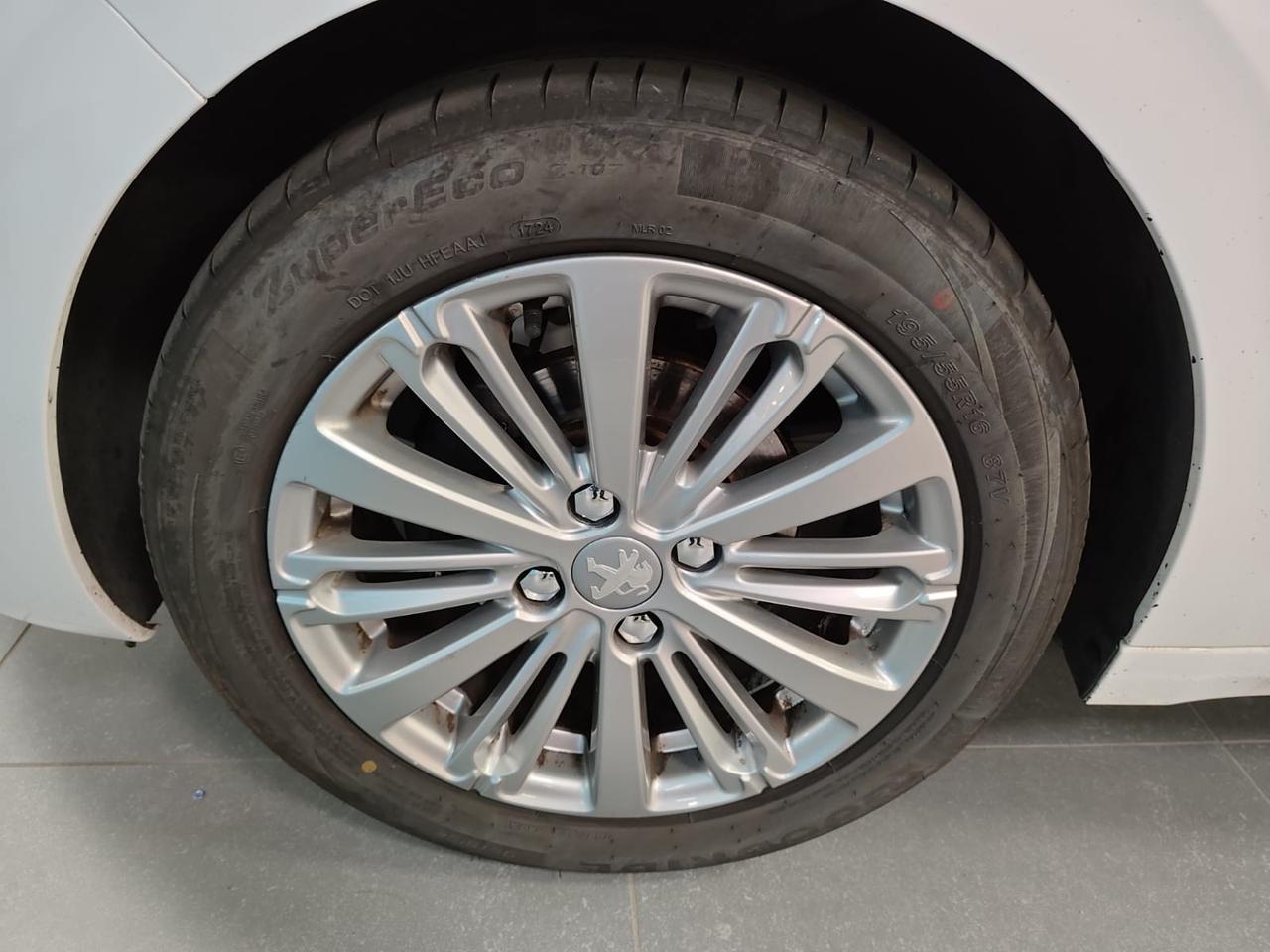 PEUGEOT 208 5p 1.2 puretech Allure 82cv