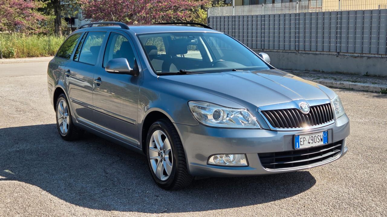 Skoda Octavia 1.6 TDI 105 CV Wagon Elegance uni pro