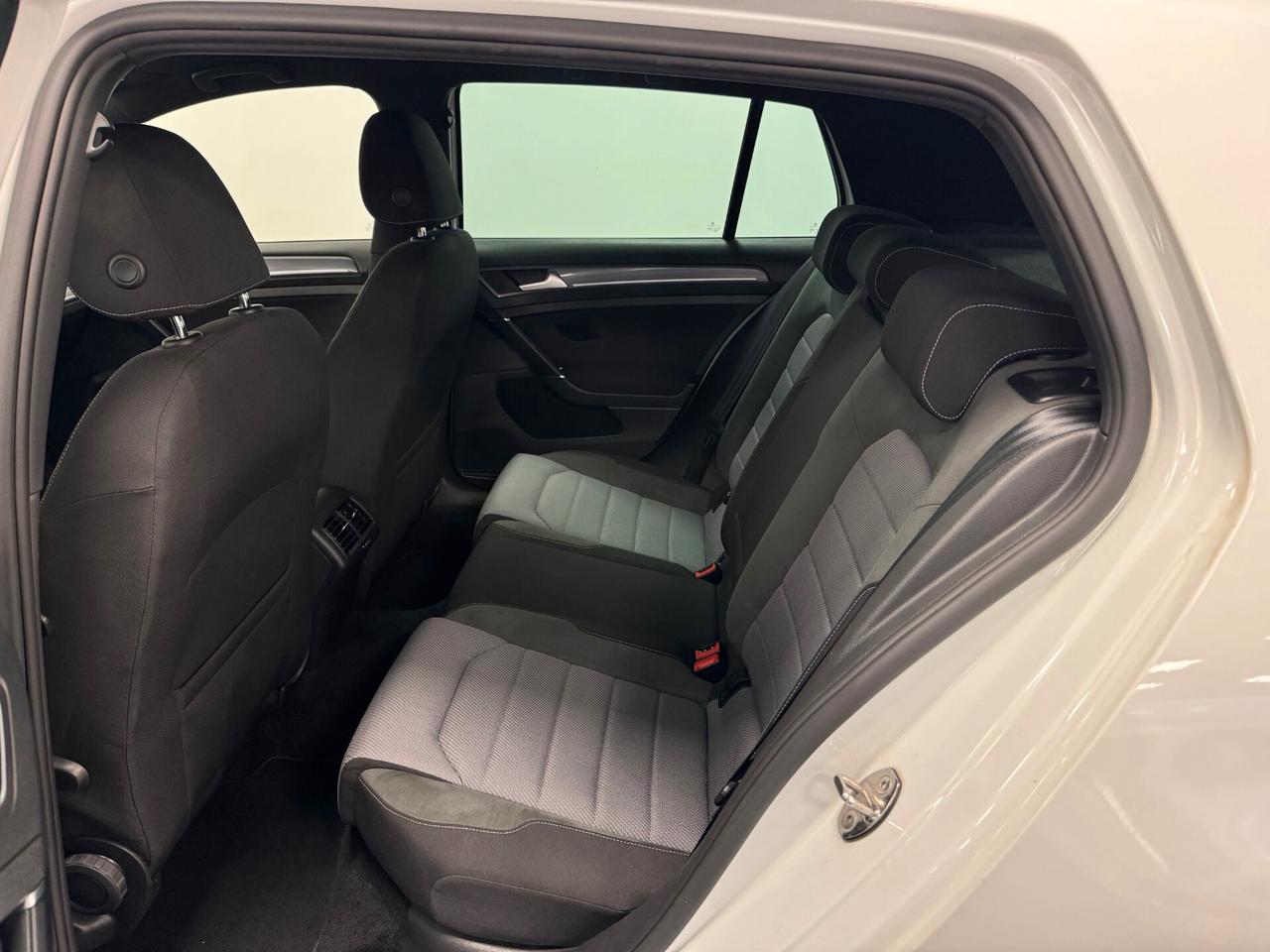 Volkswagen Golf 2.0 TDI 5p. Sport Edition R LINE BlueMotion Tech.