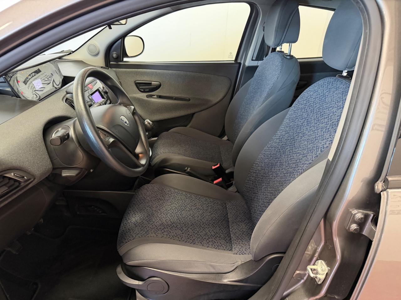 Lancia Ypsilon 1.0 FireFly 5P Hybrid Silver