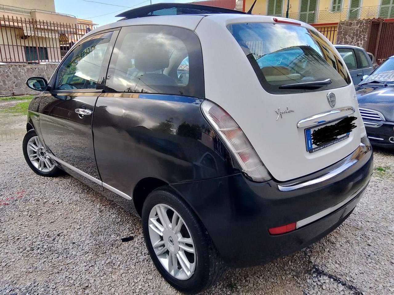 Lancia Ypsilon 1.3 Multijet 16V Momo Design