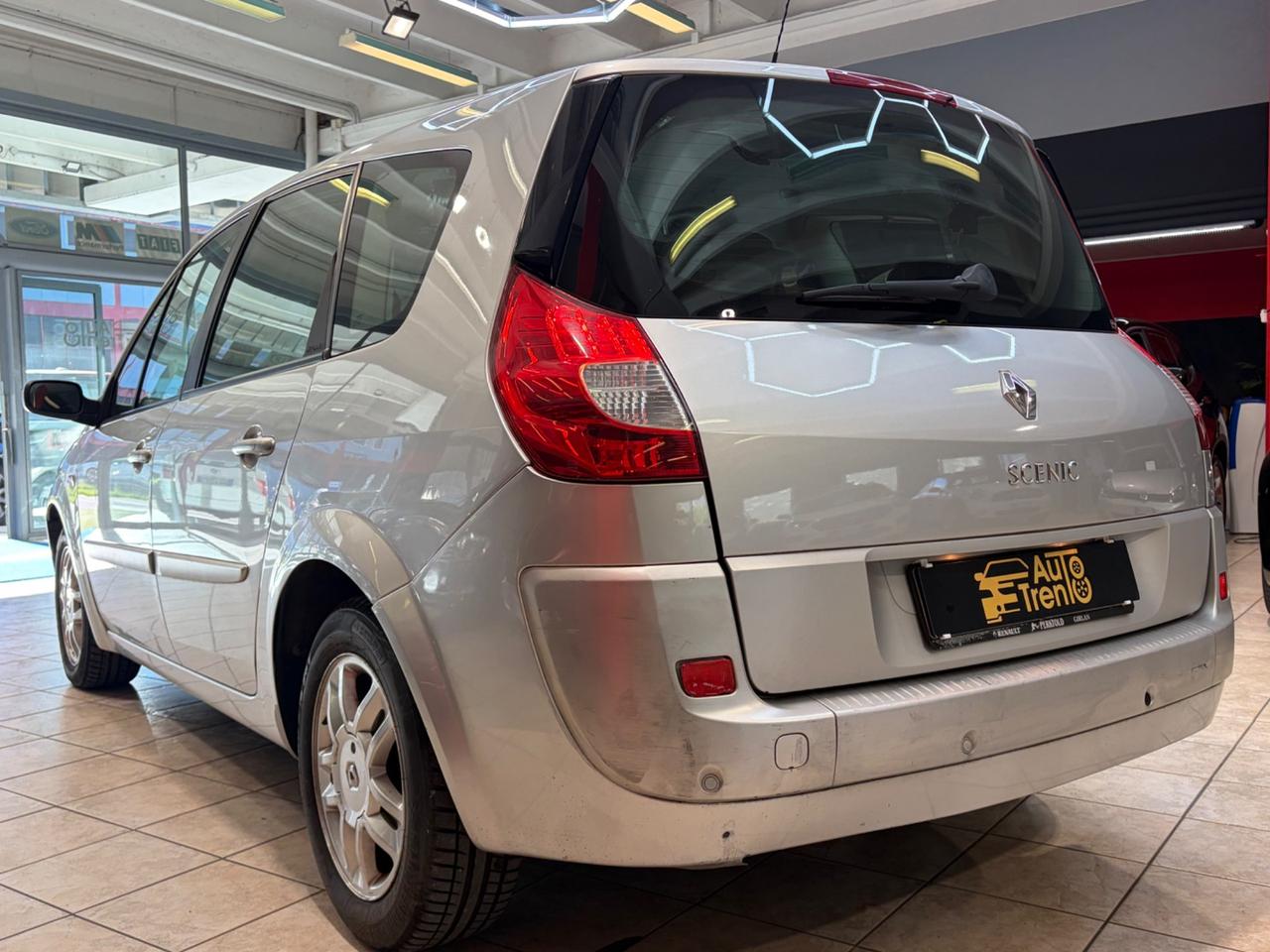 Renault Scenic Grand Scénic 1.9 dCi/130CV PlayStation Portable