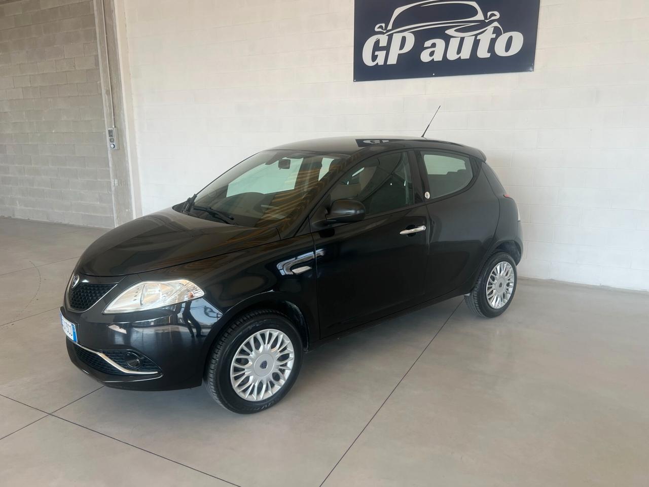 Lancia Ypsilon 0.9 TwinAir 85 CV 5 porte Metano Ecochic Gold OK NEOPATENTATI