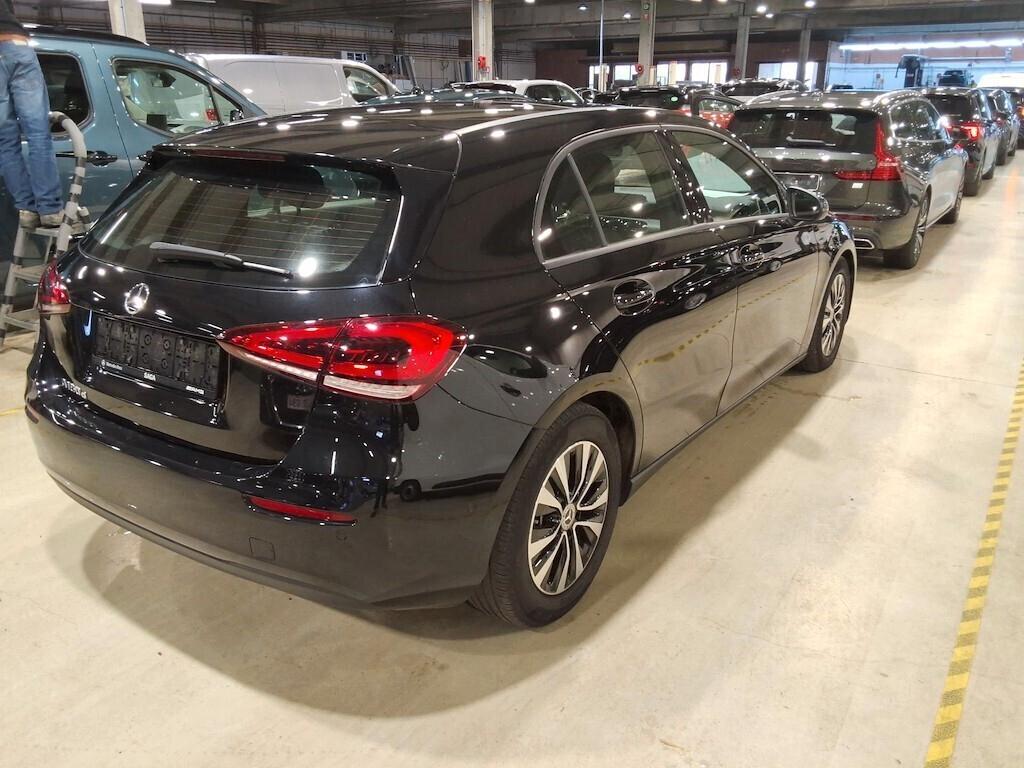 MERCEDES-BENZ A 180D 116CV 6M. BUSINESS SOLUTION ( FARI LED - NAVI PREMIUM - CRUISE - PARK ASSISTANT ) CC. 1.950