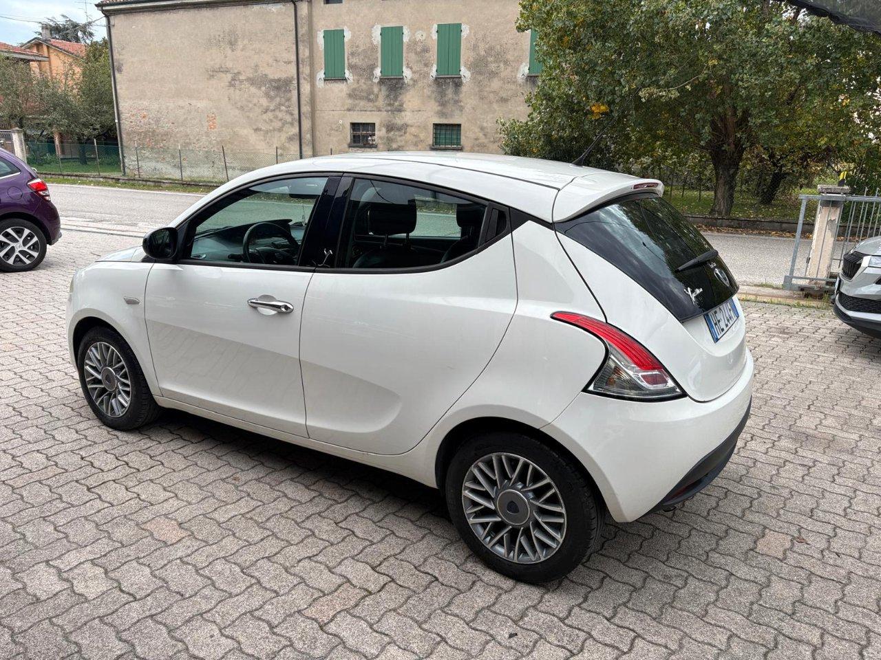 Lancia Ypsilon 5 Porte Ypsilon 1.2 8v Silver 69cv OK NEOPATENTATO