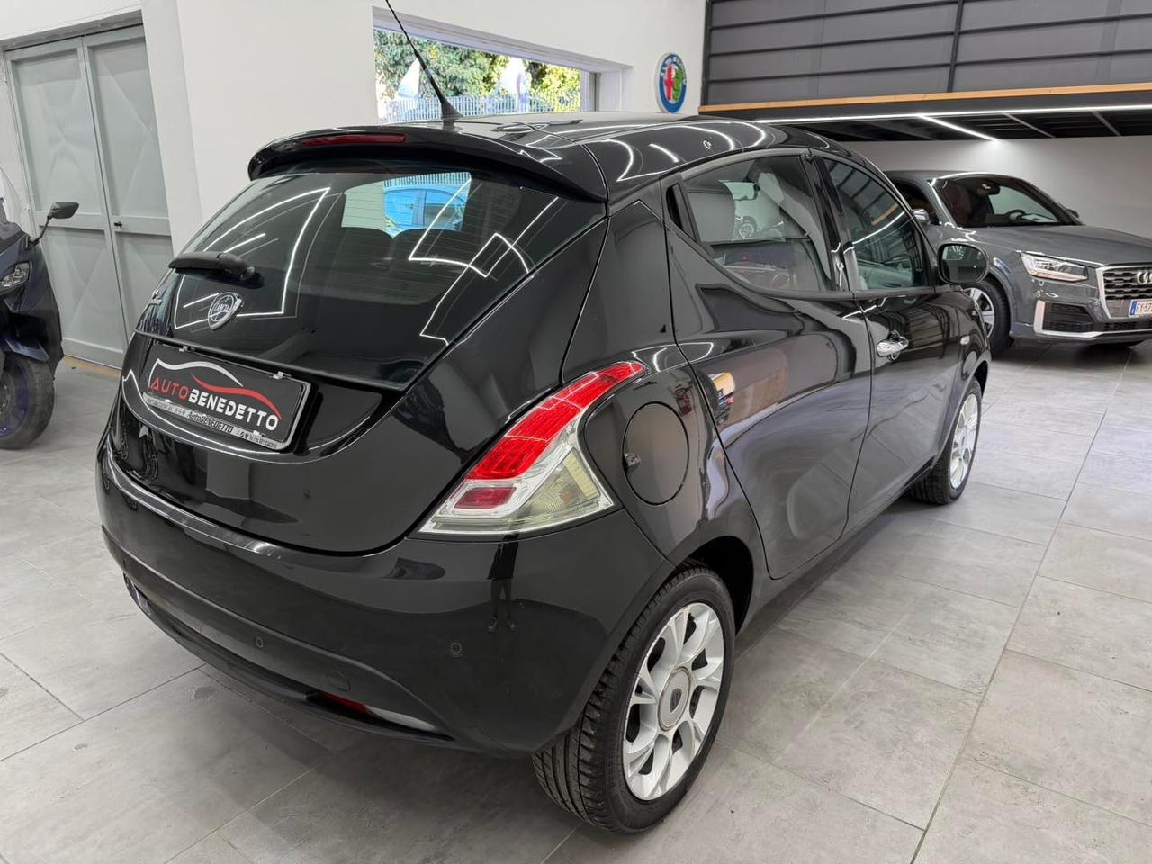 Lancia Ypsilon 1.2 69 CV 5 porte Gold 2016