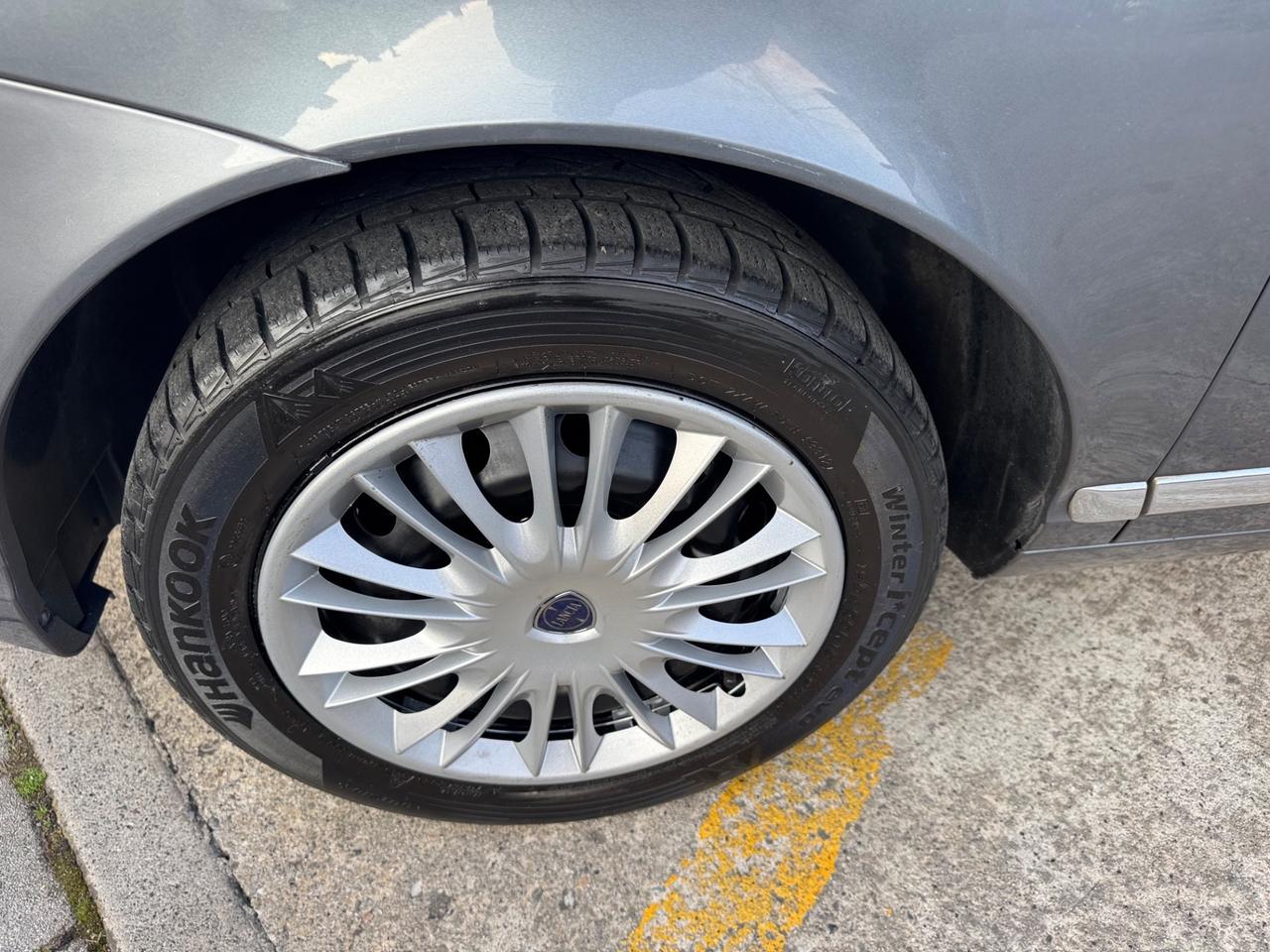 Lancia Ypsilon 1.2 benzina neopatentati