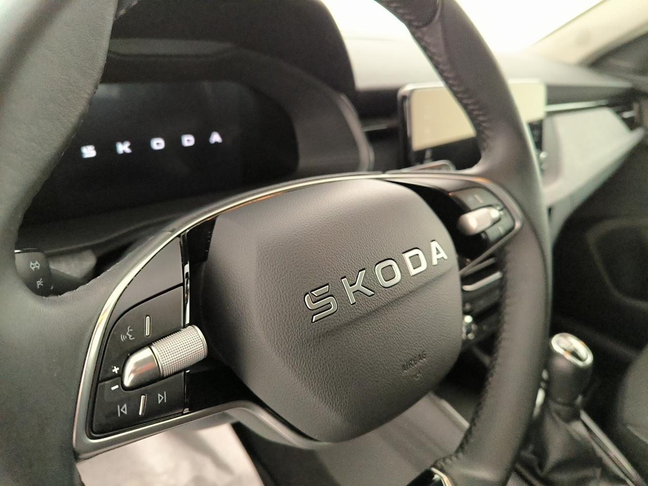 Skoda Kamiq 1.0 tsi black dots 115cv