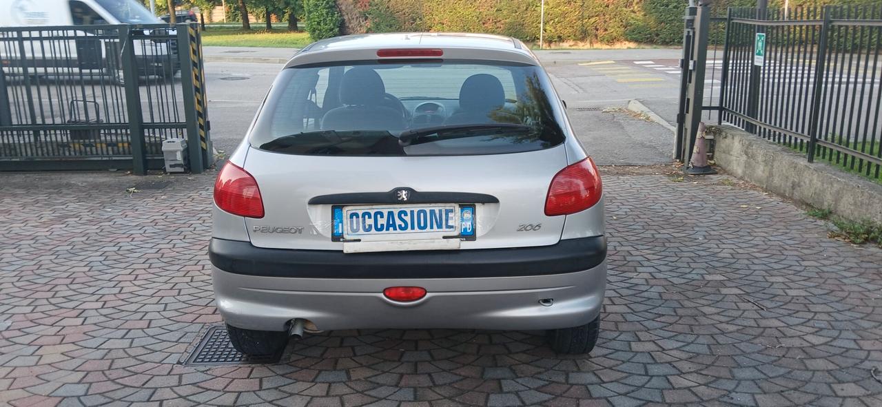 Peugeot 206 1.pochi km neopatentati