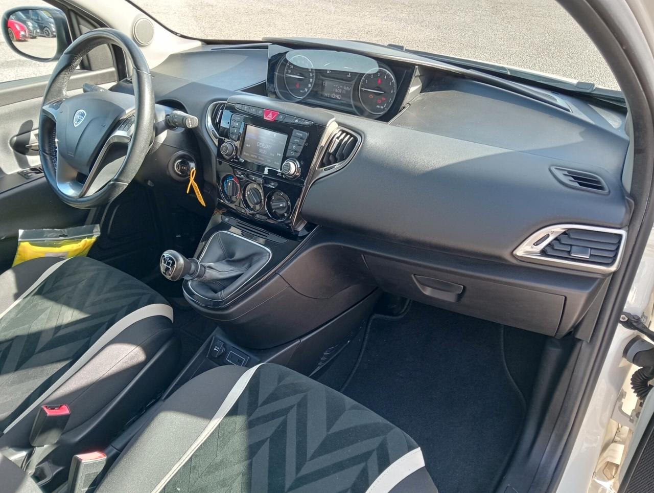Lancia Ypsilon 1.2 69 CV 5 porte Gold 5 posti