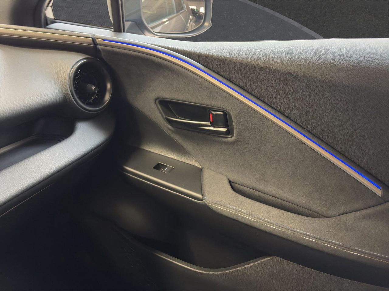 Toyota C-HR 2.0 phev Lounge fwd e-cvt