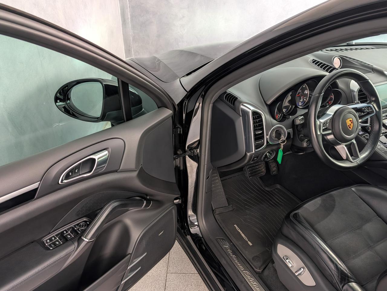 Porsche 3.0 Tiptronic Platinum Edition