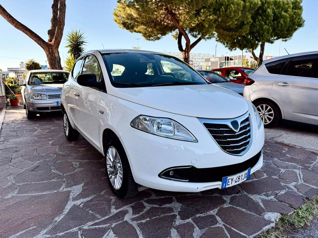 Lancia Ypsilon 0.9 TwinAir 85 CV 5 porte Metano Ecochic Gold