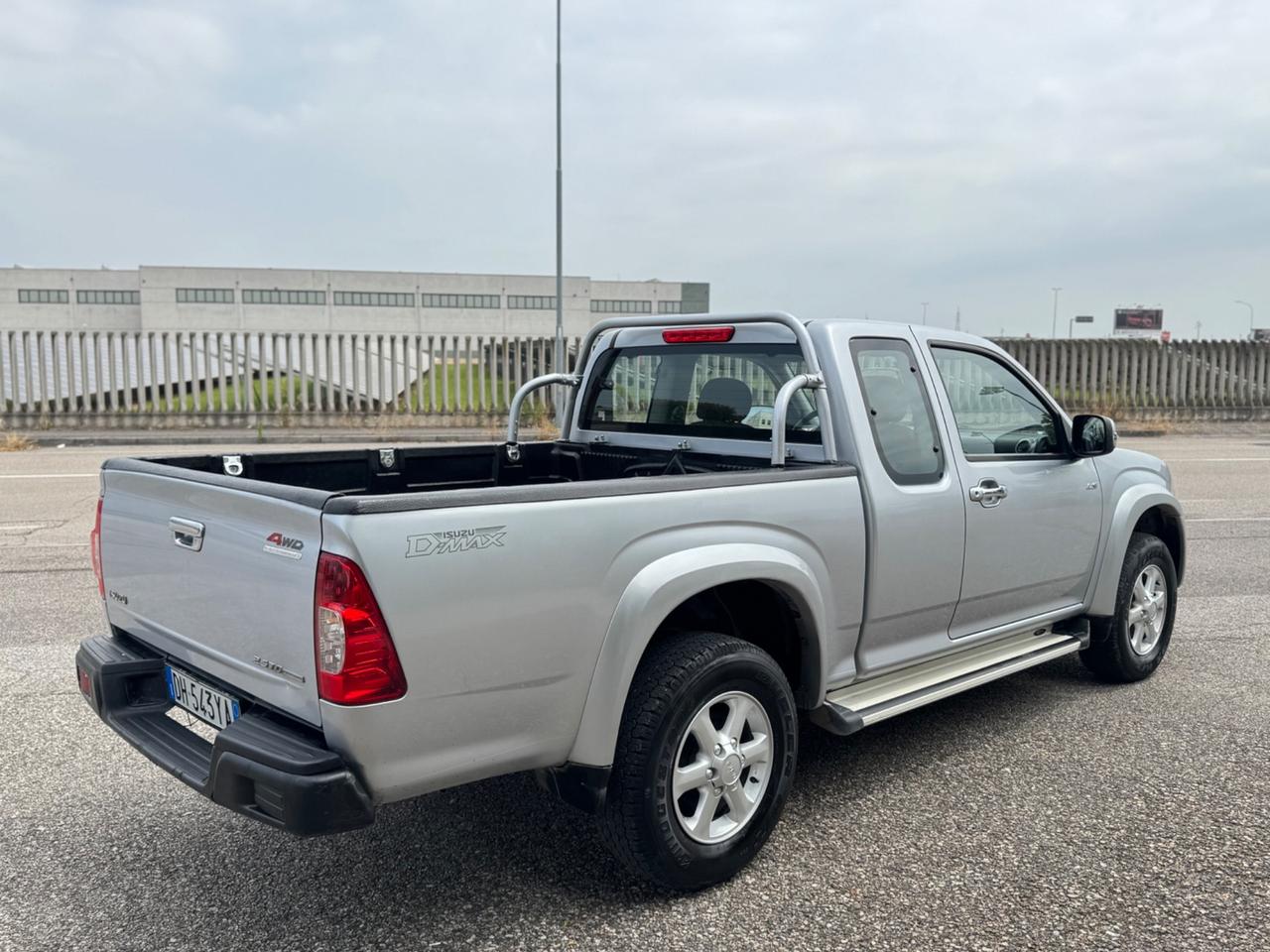 Isuzu D-Max 2.5 TD Space Cab 4WD Pick-up LS EU4
