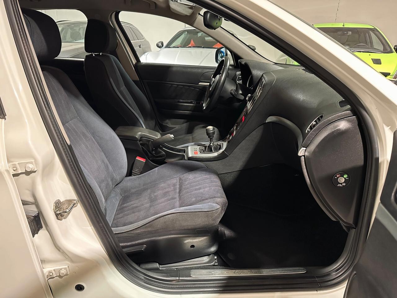 Alfa Romeo 159 1750 TBi Sportwagon BOOK SERVICE COMPLETO