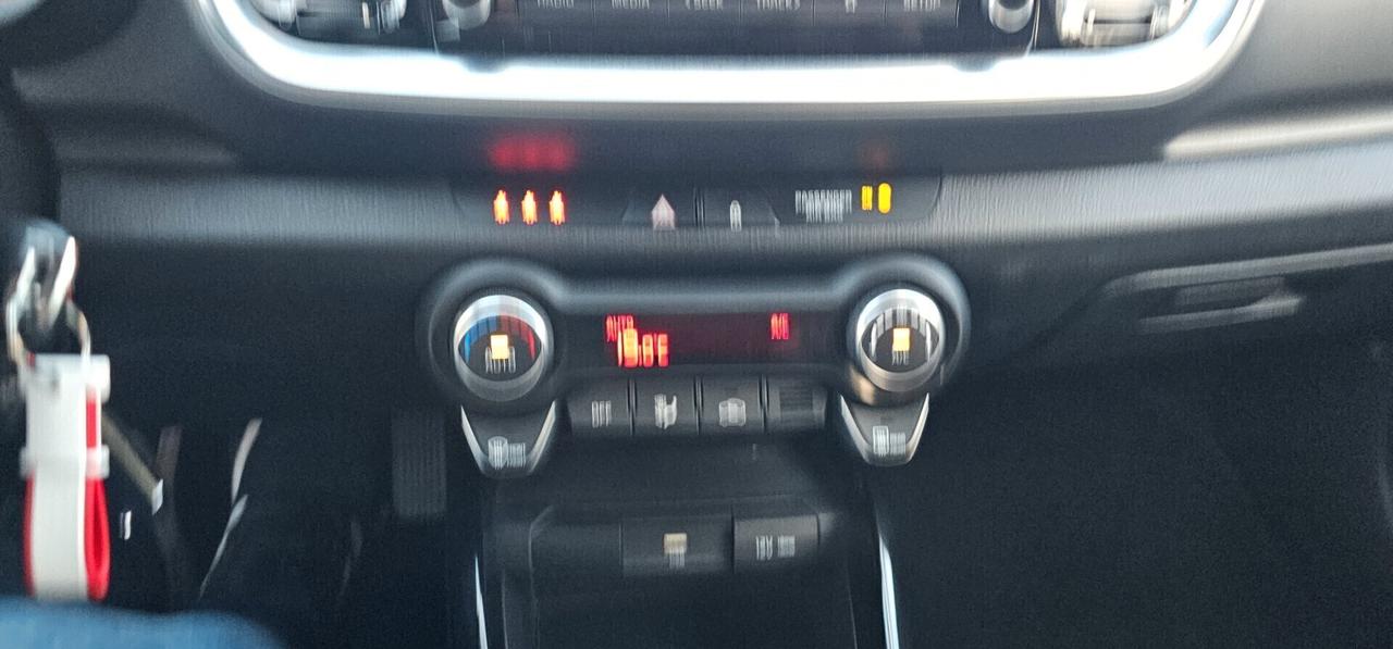 Kia Stonic 1.0 T-GDi 100 CV MHEV iMT GT Line