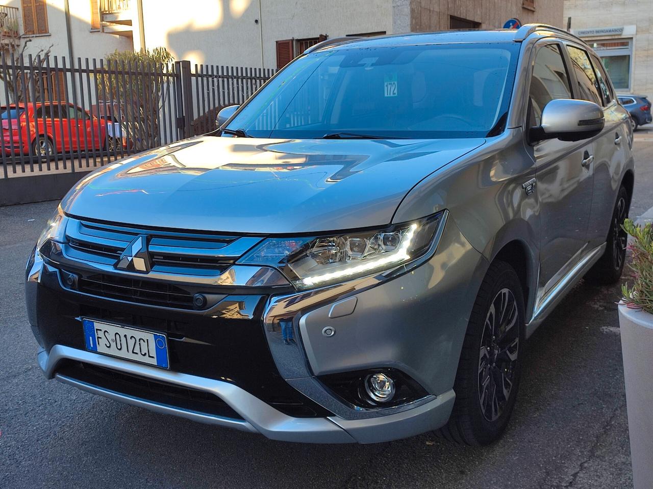 Mitsubishi Outlander 2.0 Hybrid 4WD PHEV Instyle Diamond SDA