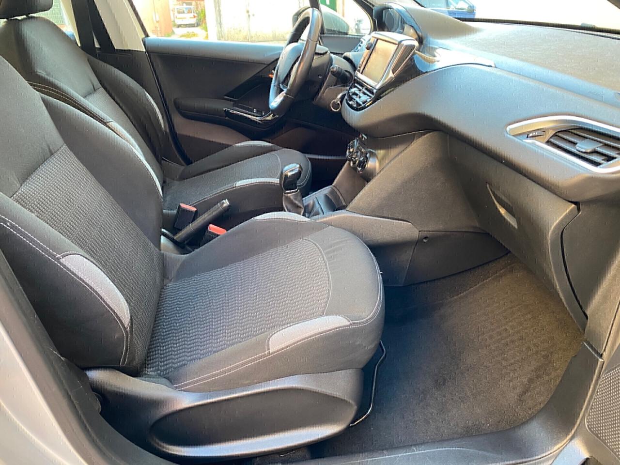 Peugeot 208 1.2 Benzina