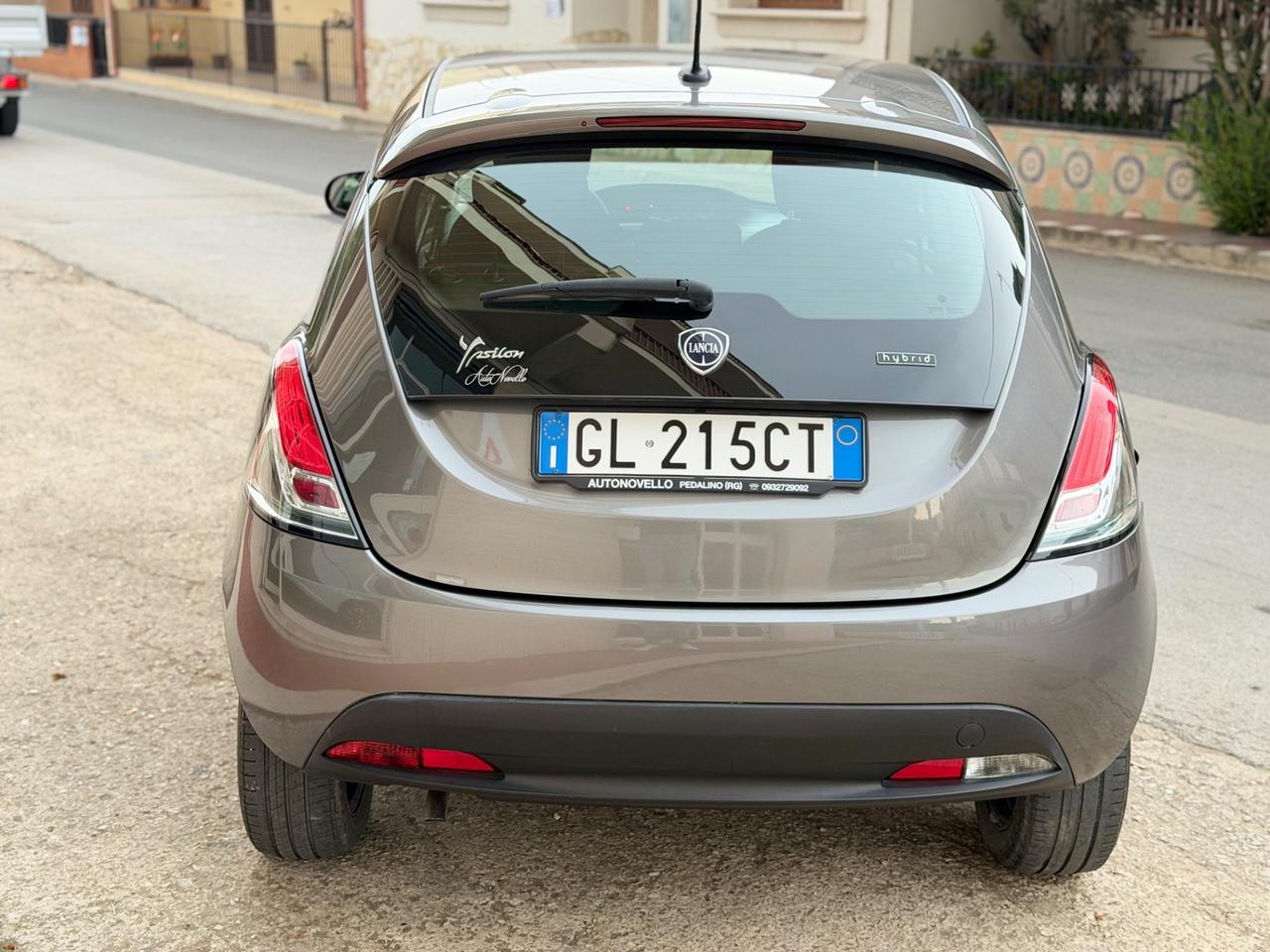 Lancia Ypsilon 1.0 FireFly 5 porte S&S Hybrid Silver