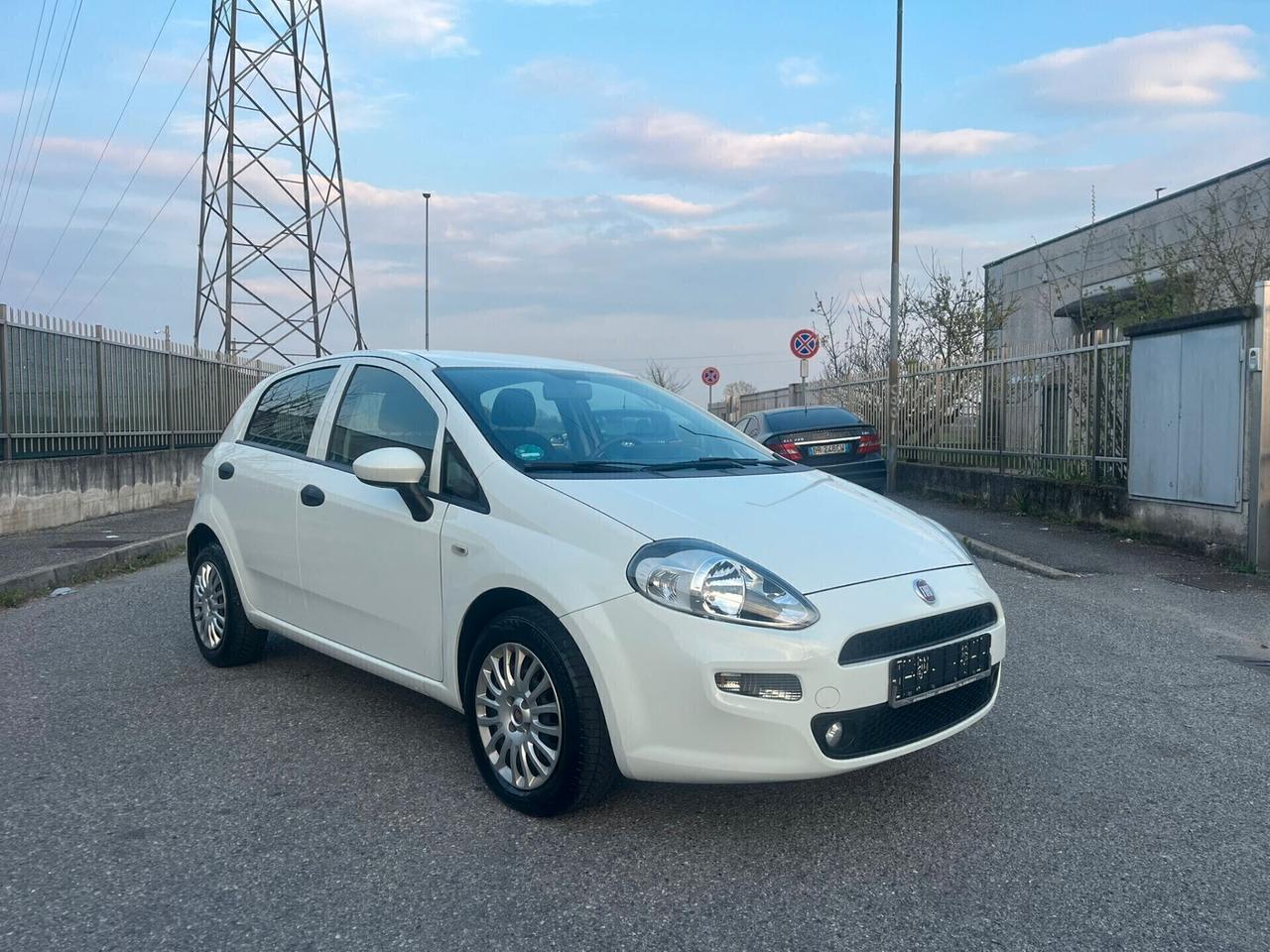 Fiat Punto 1.2 8V solo 49.000km PER NEOPATENTATI