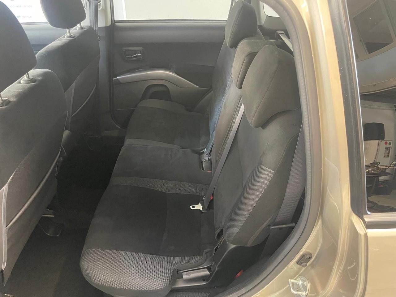 Mitsubishi Outlander 7 POSTI GANCIO TRAINO