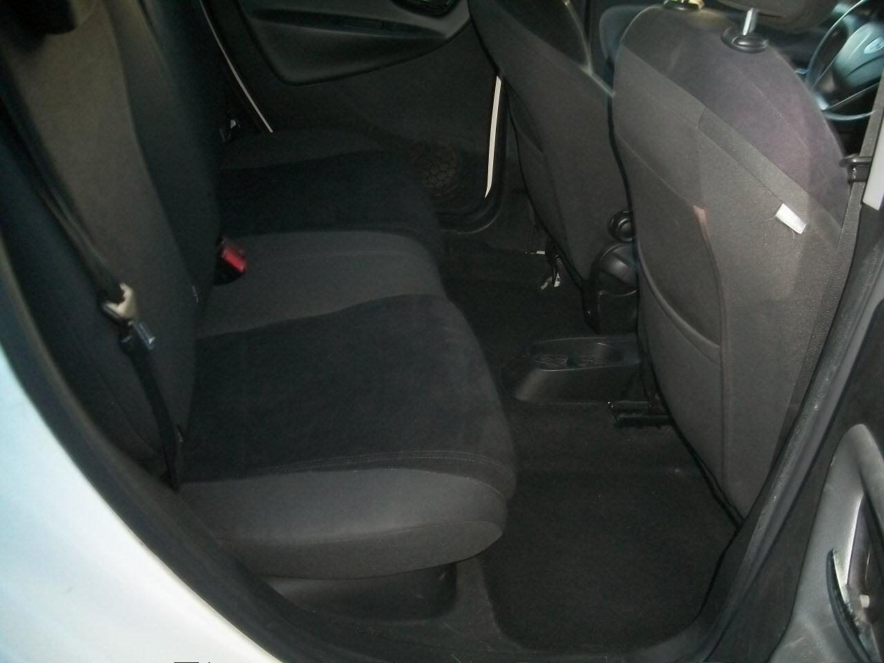 Lancia Ypsilon 1.2 69 CV 5 porte S&S Silver CC 1242 BENZINA EURO 05 KM 92630 TALIANDATI GARANZIA UN ANNO N 08 GOMME E CERCHI N 4 INVERNAL IN FERRO CON COPRI CERCHI 95X100 04 CERCHI IN LEGA ESTIVI 90X100