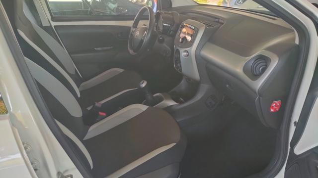TOYOTA Aygo 1.0 VVT-i 69 CV 5P. x-cool 38000KM UN PROPRIETARIO