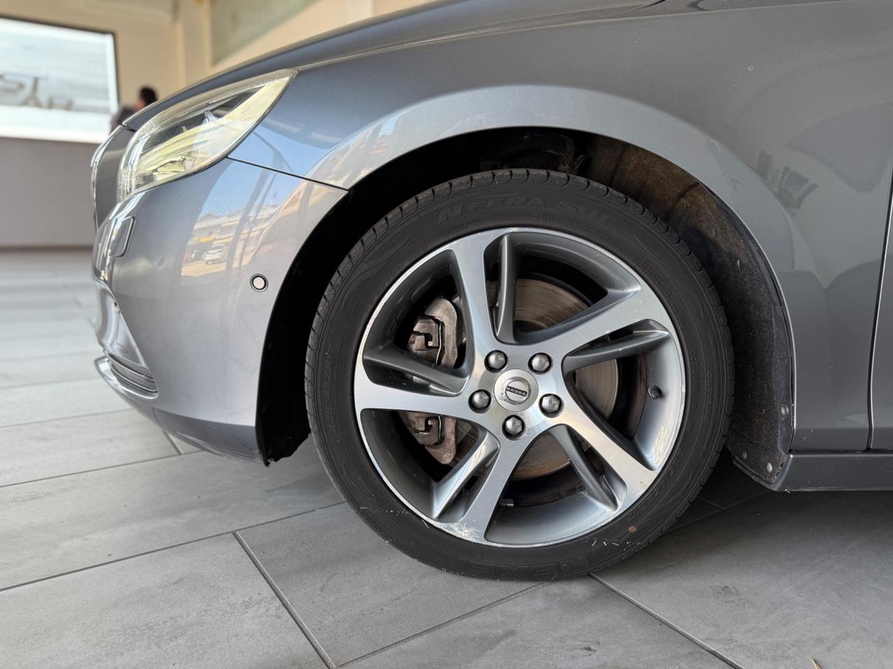 Volvo V40 D2 Geartronic R-design Kinetic