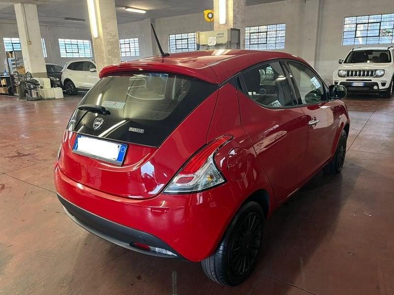 Lancia Ypsilon Ypsilon 1.0 FireFly 5 porte S&S Hybrid Ecochic Silver