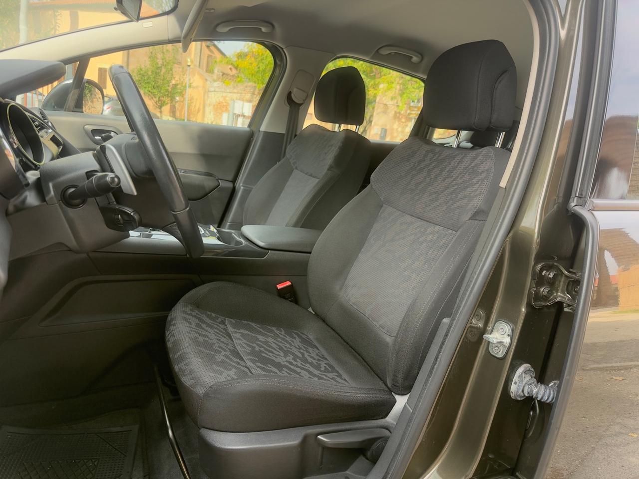 Peugeot 3008 1.6 HDi 110CV cambio robotizzato Tecno