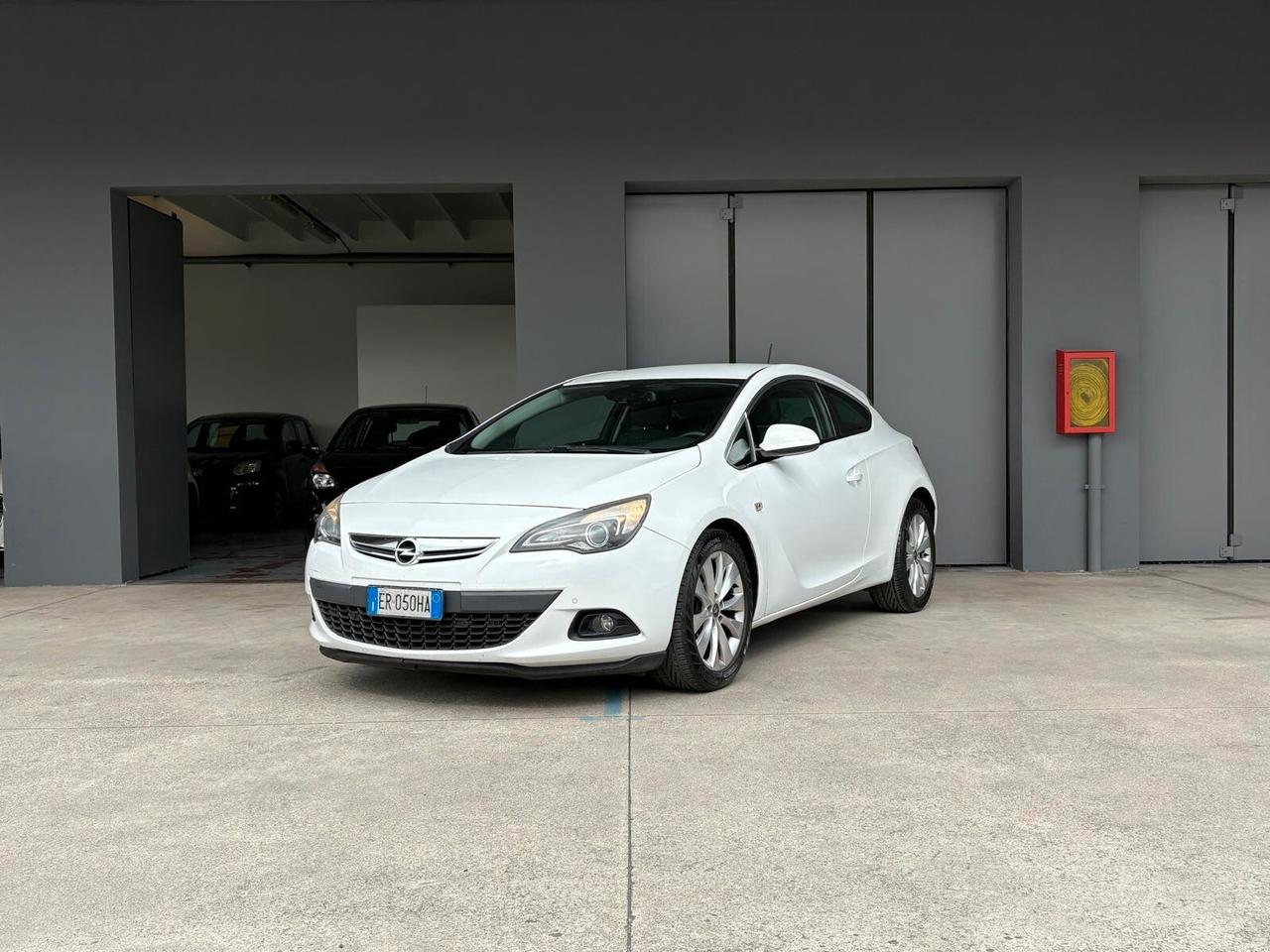 Opel Astra GTC 1.4 Turbo 140CV S&S 3 porte Cosmo