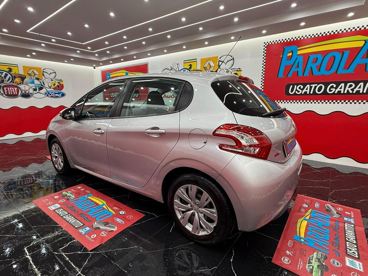 Peugeot 208 1.4 HDi 68cv Allure - 2013