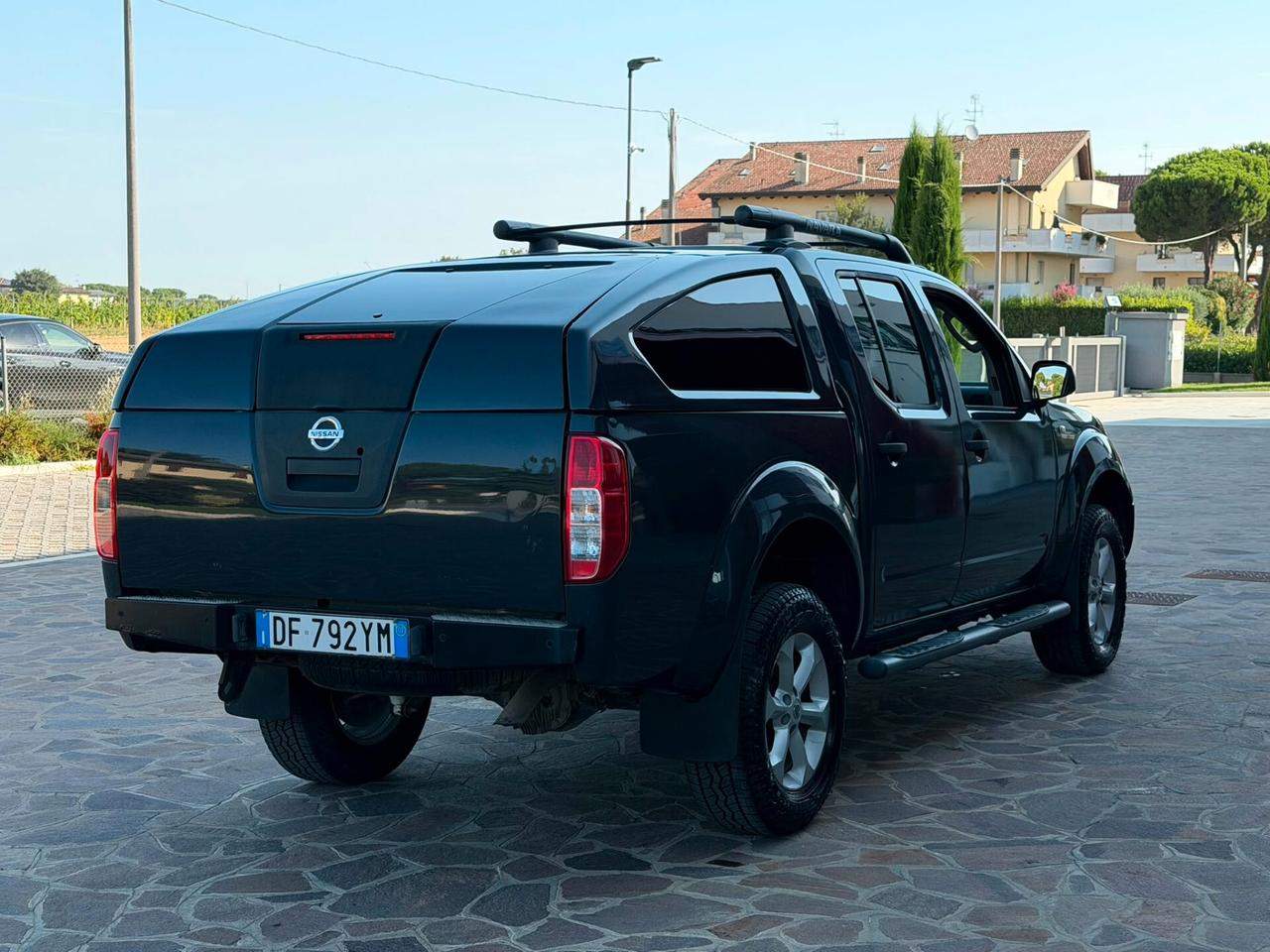 Nissan Navara 2.5 dCi 4 porte Double Cab - hard top