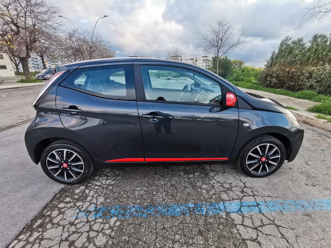 Toyota Aygo 1.0 VVT-i 69 CV 5P. x-play 2018