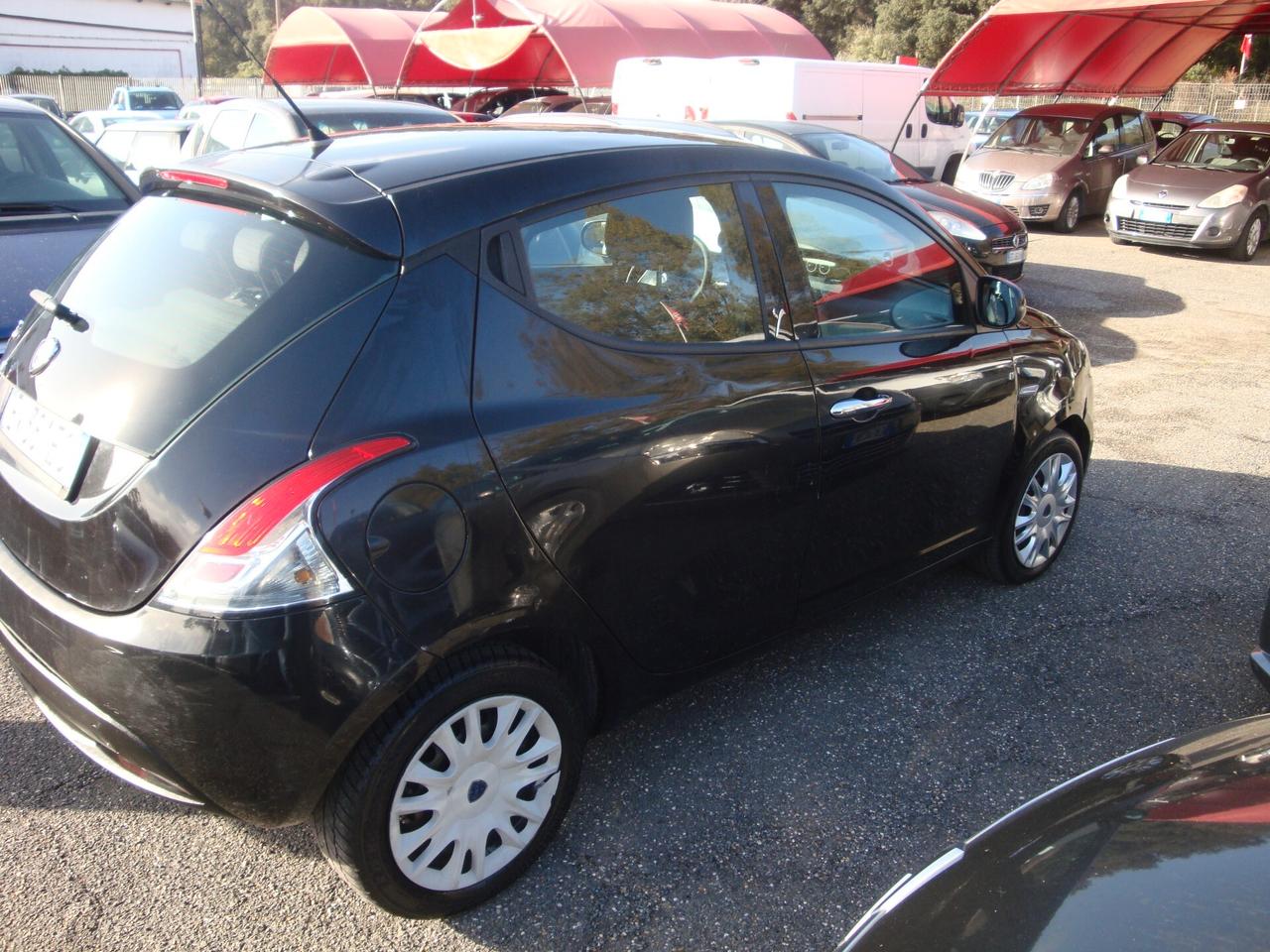 Lancia Ypsilon 1.2 69 CV 5 porte S&S Silver no finanziamento obbligatorio