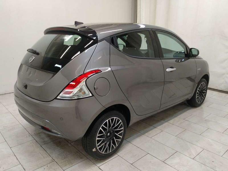 Lancia Ypsilon 1.0 firefly hybrid Platino s&s 70cv