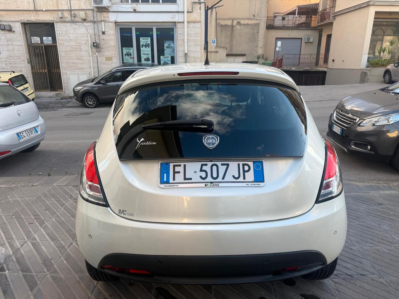 Lancia Ypsilon 1.3 MJT 16V 95 CV 5 porte S&S Silver