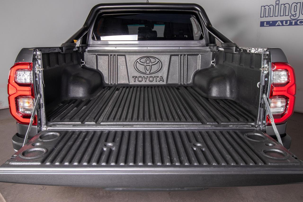 Toyota Hilux 2.8 D Double Cab Invincible 4wd Auto 204cv N1