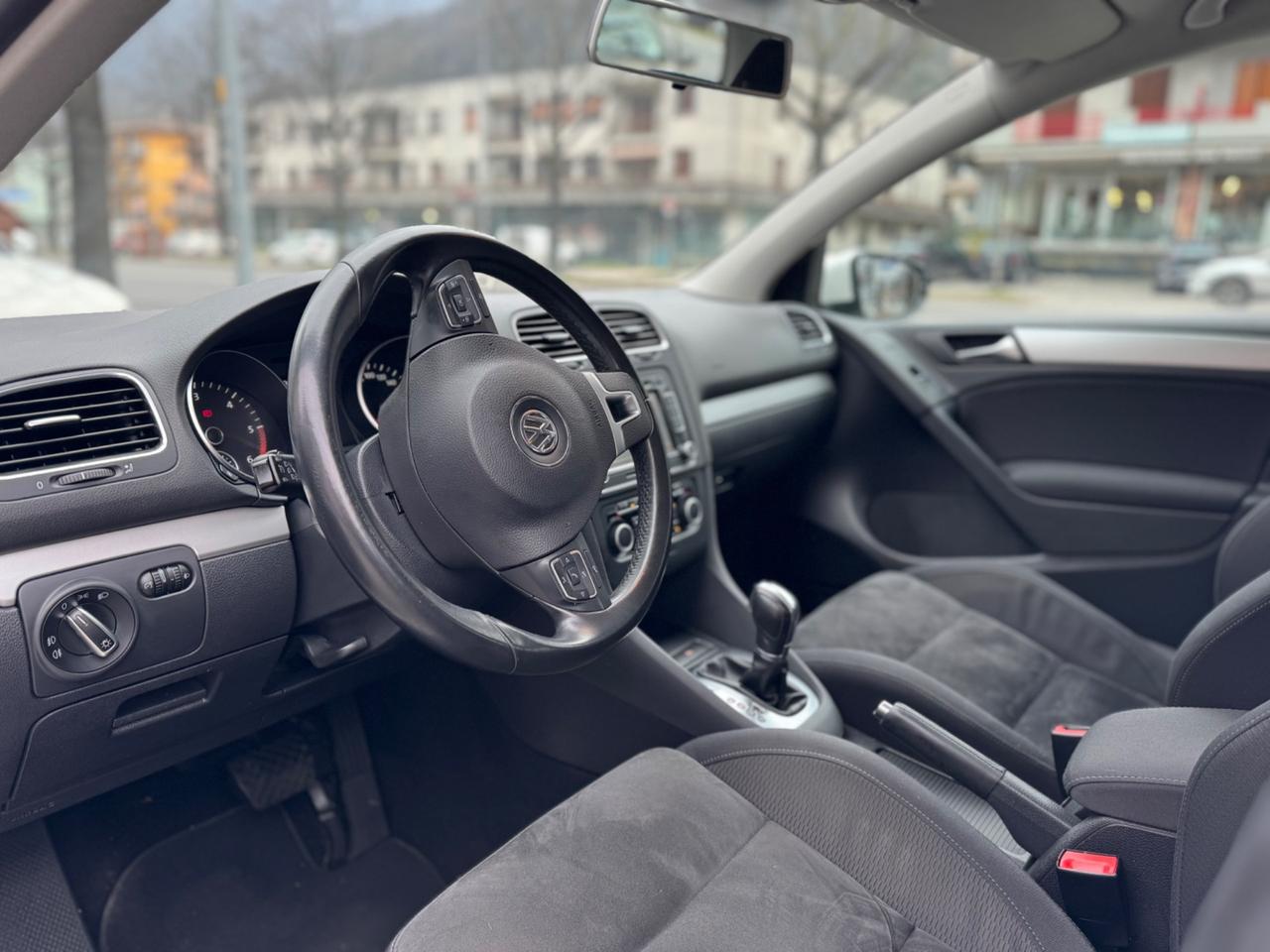 Volkswagen Golf Business 1.6 TDI DSG - CAMBIO AUTOMATICO - SENSORI ANTERIORI E POSTERIORI - OK NEOPATENTATI