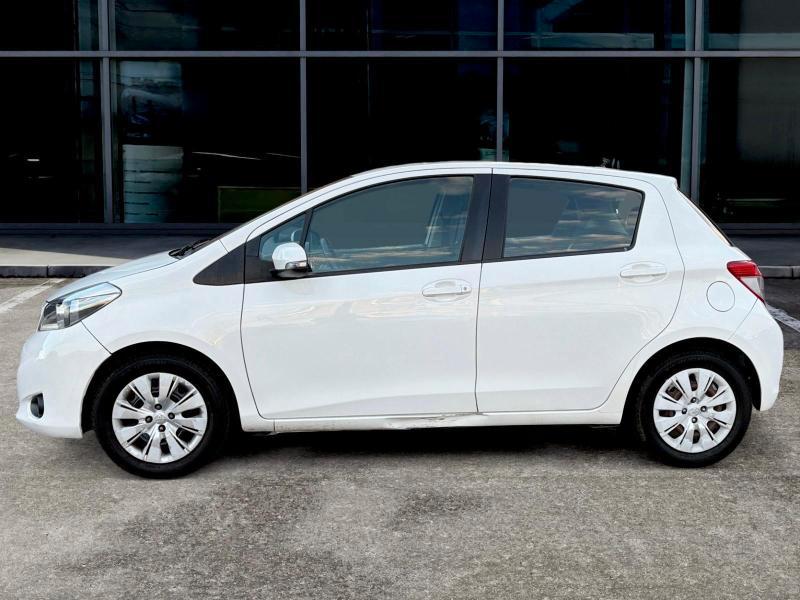 Toyota Yaris 5 Porte 1.0 BENZ 69 CV Lounge ADATTA NEOPATENTATI