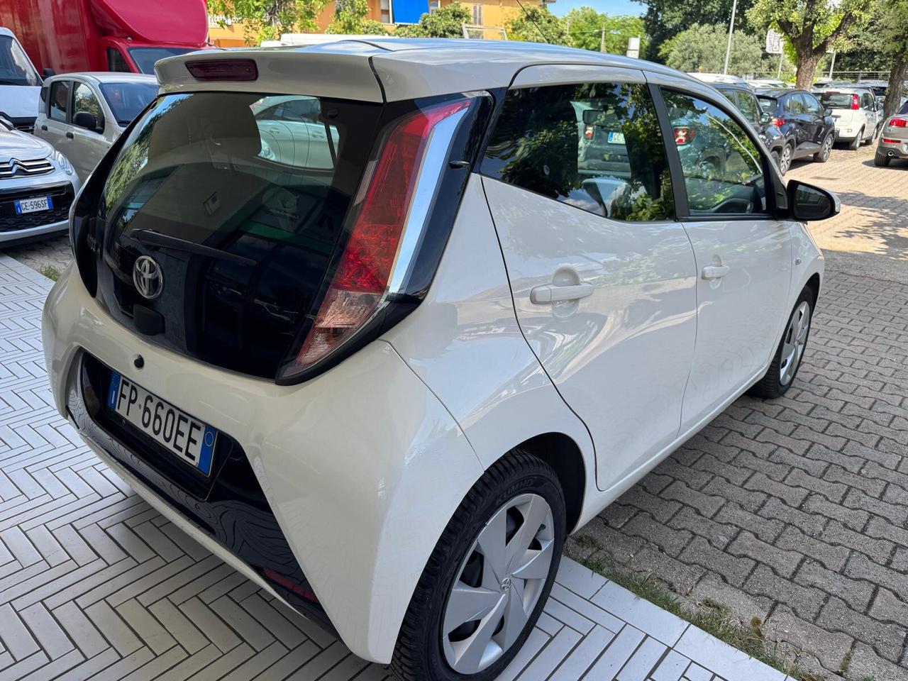 Toyota Aygo 1.0 VVT-i 69 CV 5 porte x-business MMT