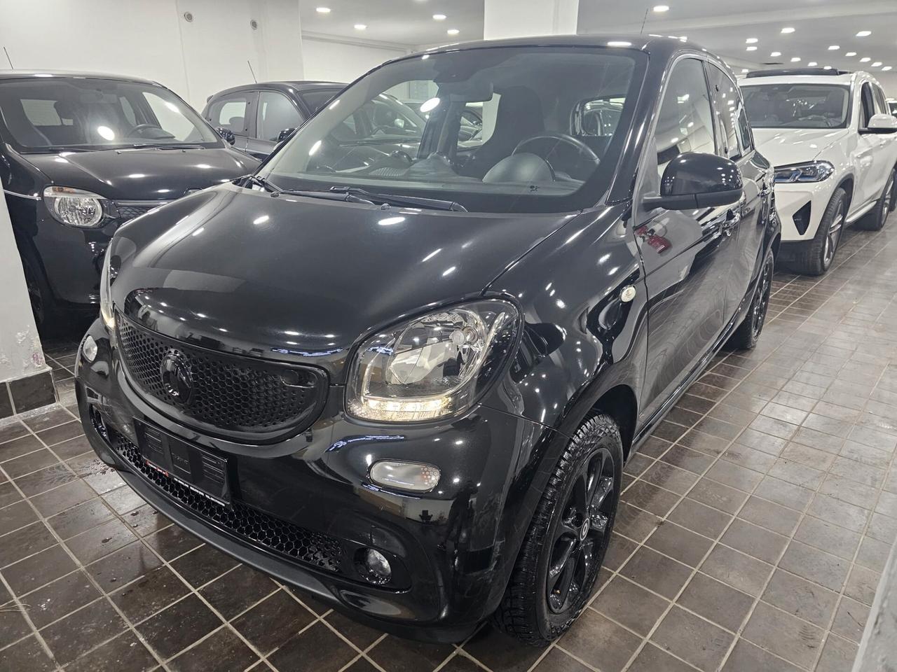 NUOVA SMART FORFOUR IDENTITY BLACK EDITION PASSION 0.9 BENZ 90CV TWINAMIC