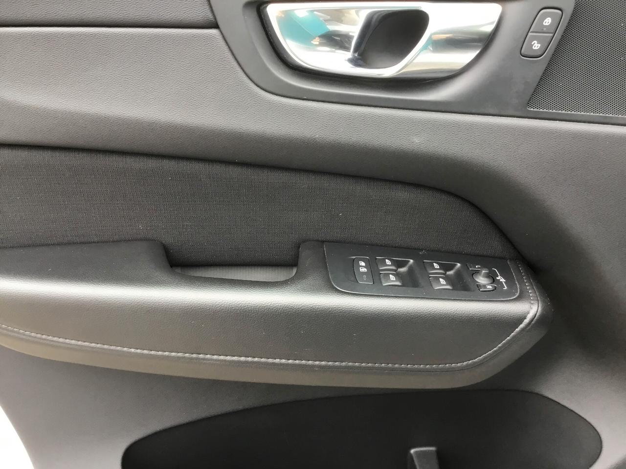 Volvo XC 60 B4 (d) AWD Geartronic Momentum Pro